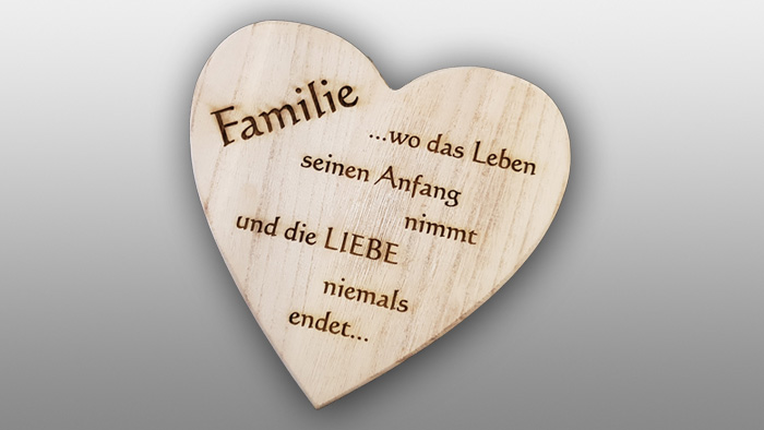 Herz aus Holz mit Lasergravur Familie, wo das Leben seinen Anfang nimmt und die Liebe niemals endet