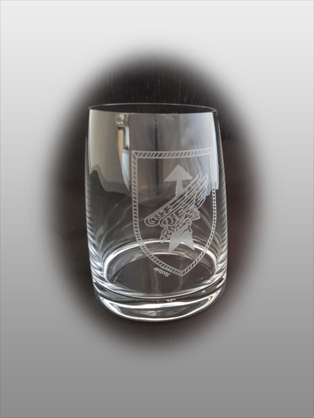 Whiskyglas mit Gravur Wappen